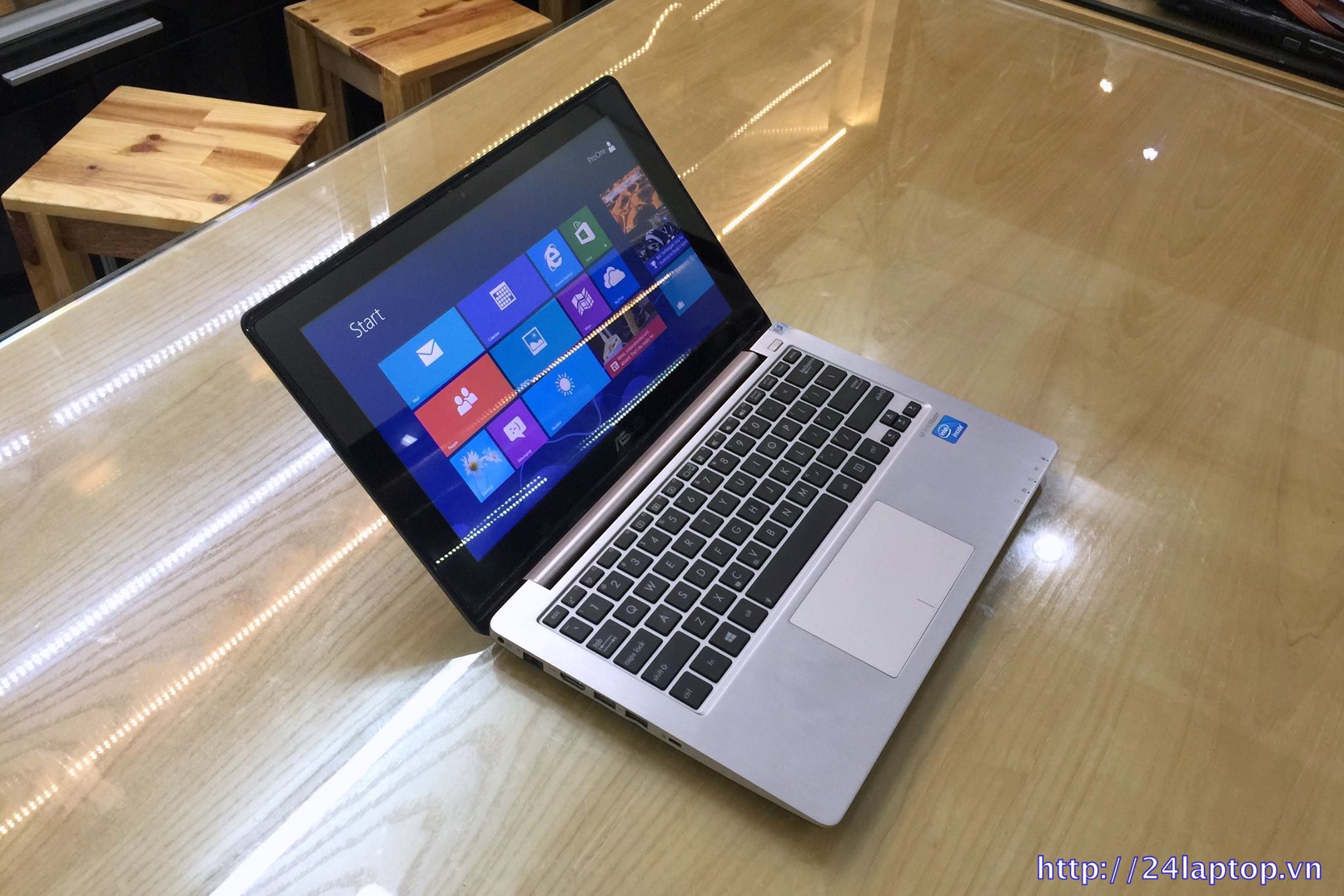 Laptop Asus VivoBook X202E-1.jpg